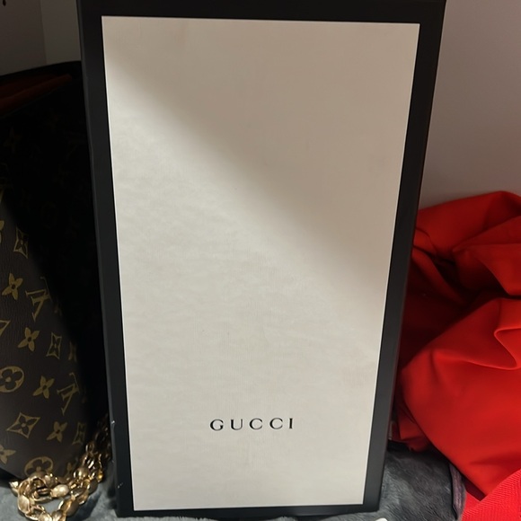 White Gucci slides - Picture 3 of 4